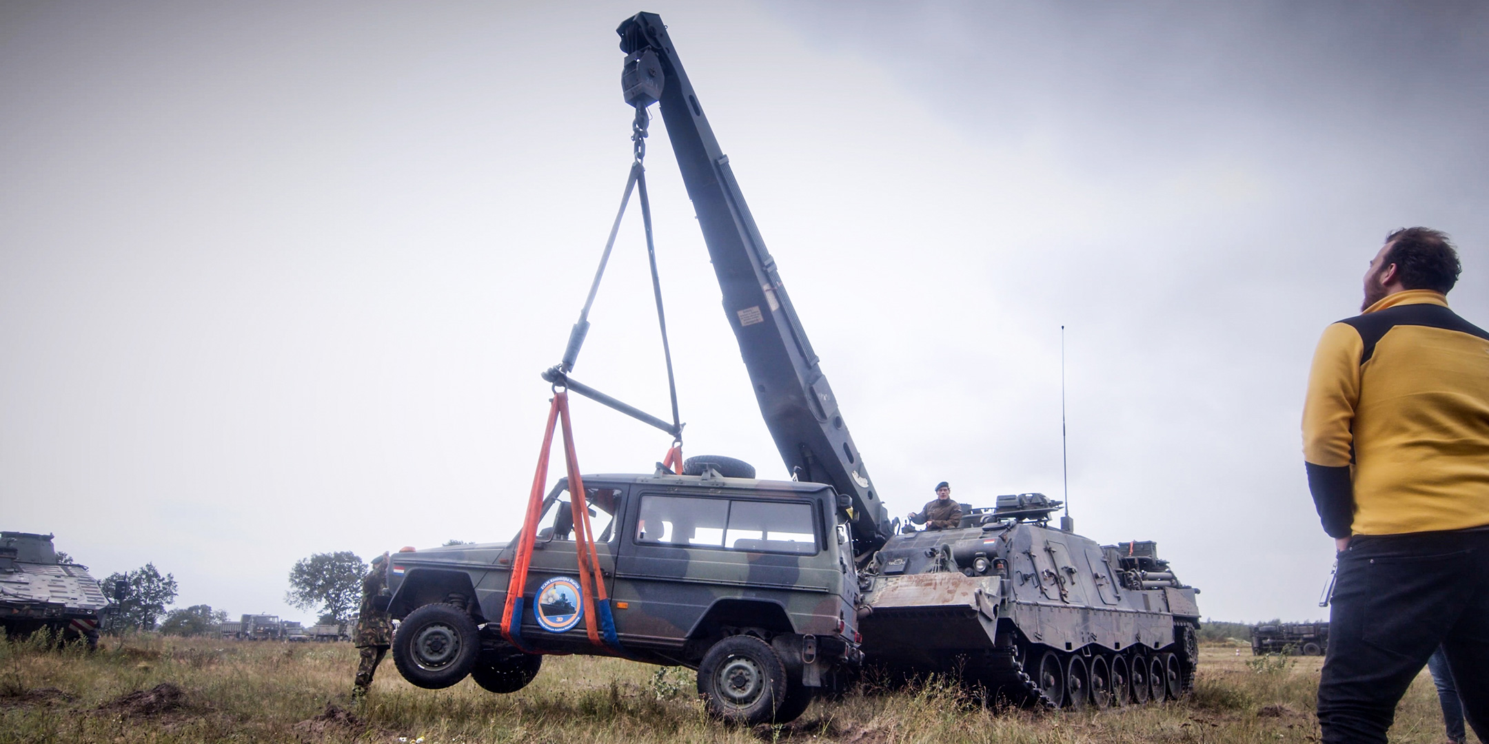 lifting-jeep-3d-printed-plastic-ultimaker-covestro-netherlands-navy