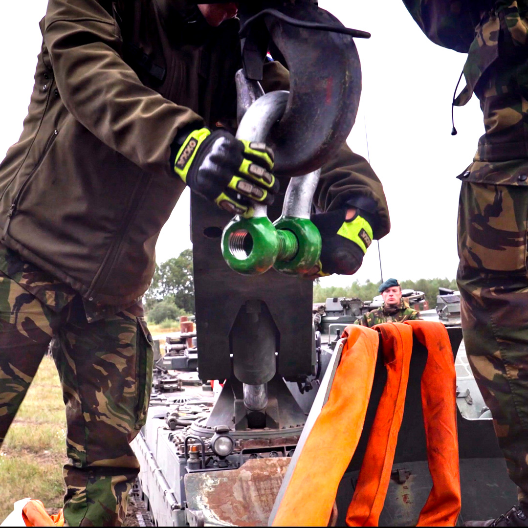 openable-steel-rings-lifting-tank-12-tonne-3d-printed-plastic-ultimaker